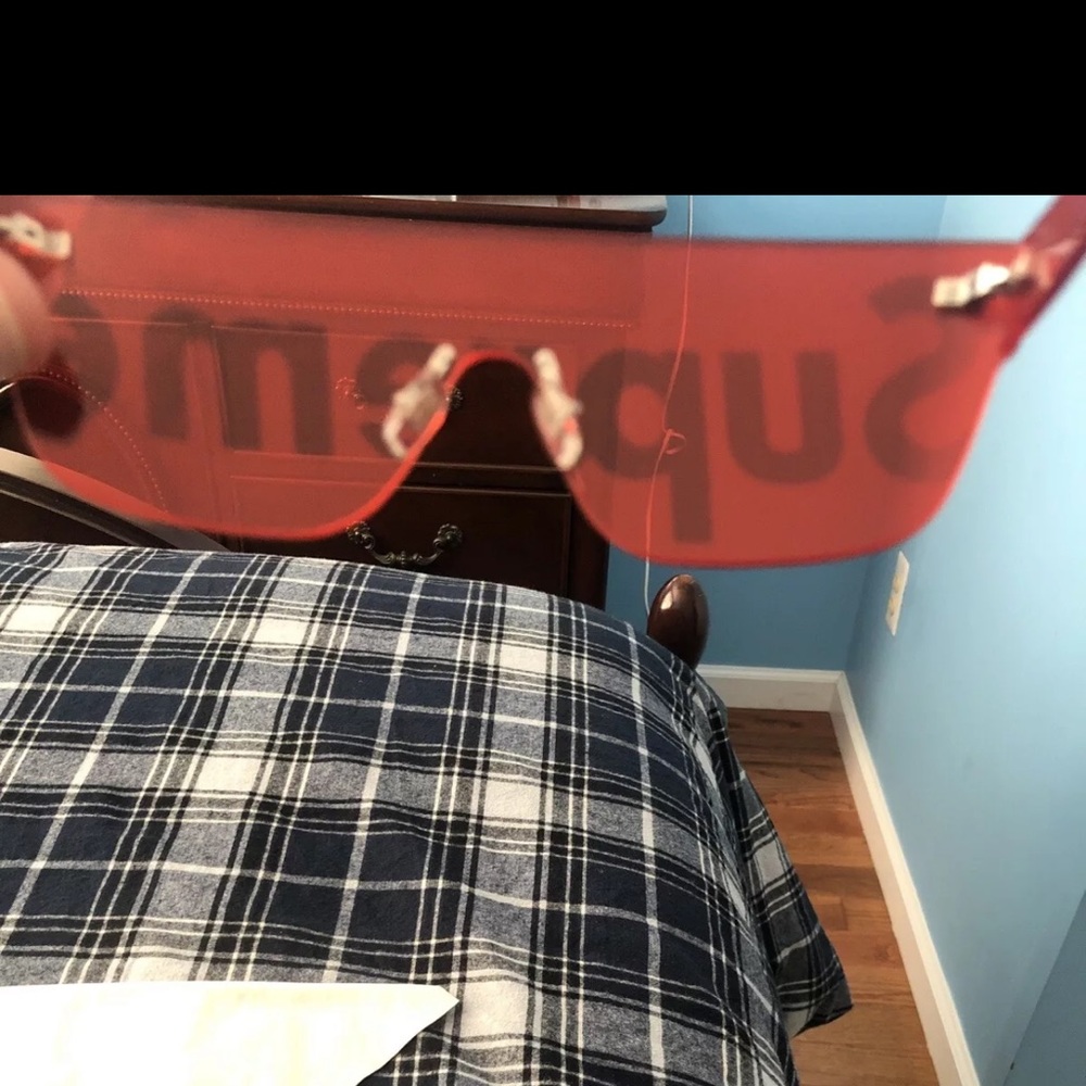 Supreme - Picture 11 of 11